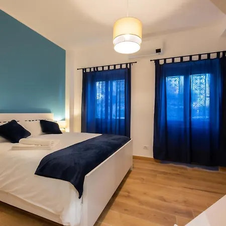 Bed & Breakfast Across The Room-2